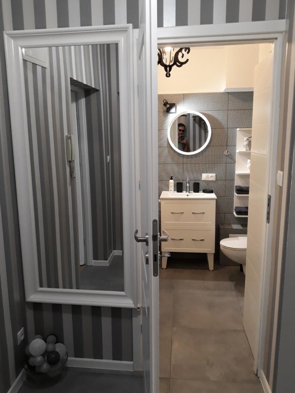 2 Bedroom City Center Apartment كاتوفيتسه المظهر الخارجي الصورة